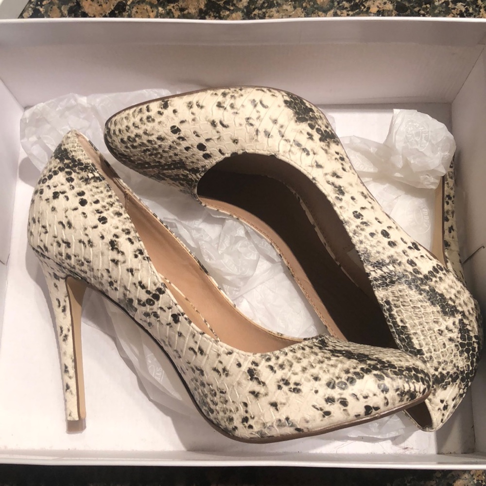Steve Madden natural snake pietra heels 6.5